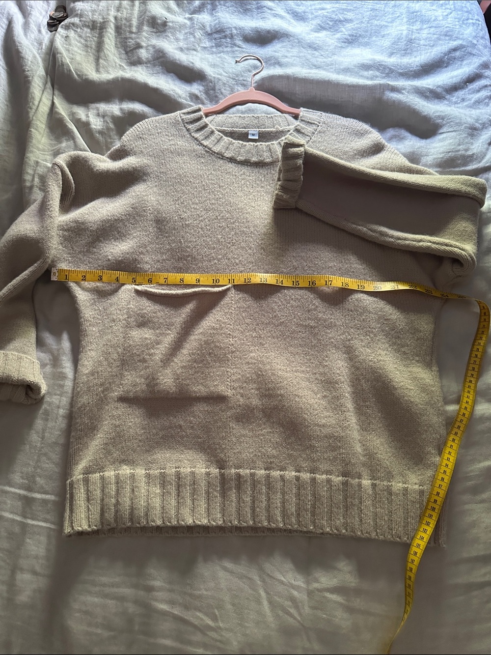 Neutral Beige Crewneck Knit Sweater. Chunky oversized M. Gently worn.